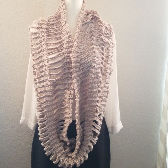 Handmade gray infinity scarf - Picture 2 of 2